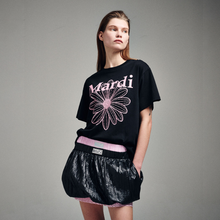 Load image into Gallery viewer, MARDI MERCREDI Tshirt Flowermardi Black Pink