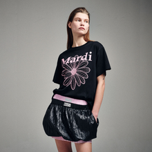 Load image into Gallery viewer, MARDI MERCREDI Tshirt Flowermardi Black Pink
